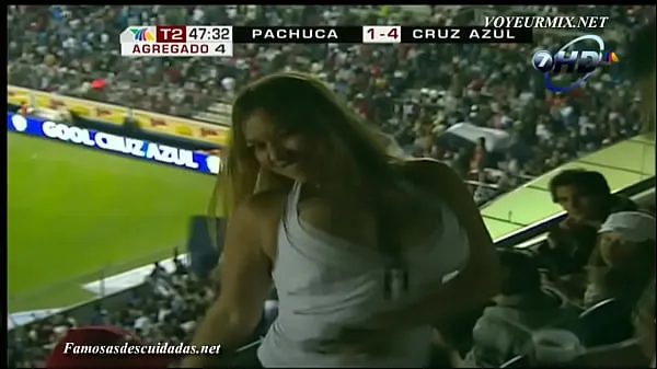 HD Aficionado al fútbol con tetas hinchables tubo total