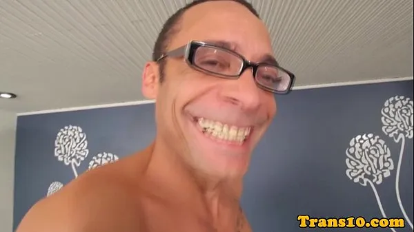 HD Transsexuelle Latina facialized après baise Tube total