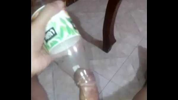 HD v. a bottle of Jumex إجمالي الأنبوب