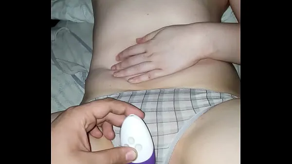 HD First uploaded video, using my girlfriend's vibrator on her tight pussy całkowity kanał