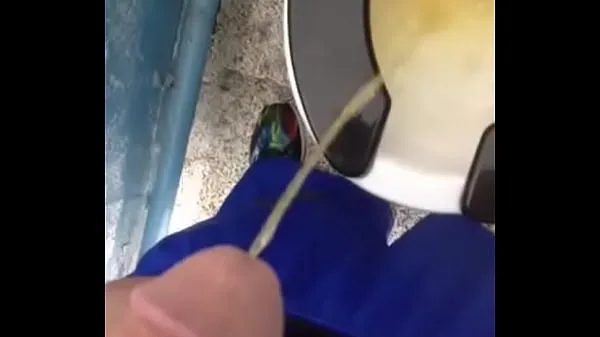 HD Fresh yellow morning piss in a public toilet tubo total