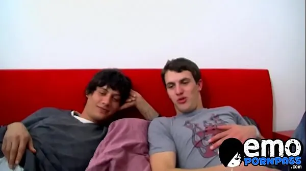 HD Hot threesome twink sex with big dick emo dudes at home إجمالي الأنبوب