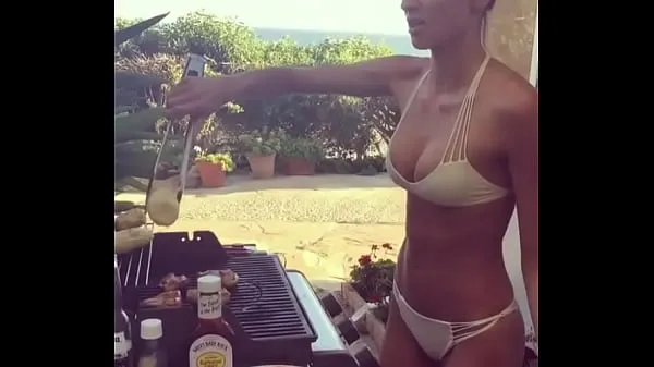 HD Sexy barbecue dancing کل ٹیوب