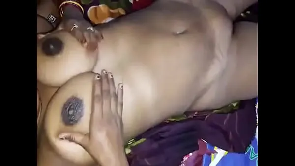 HD Horny Desi big boobs wife give handjob n hard nip press putki yhteensä