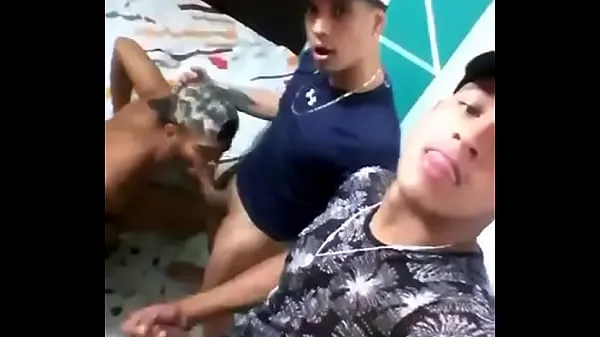 HD tres hermanos besándose tubo total