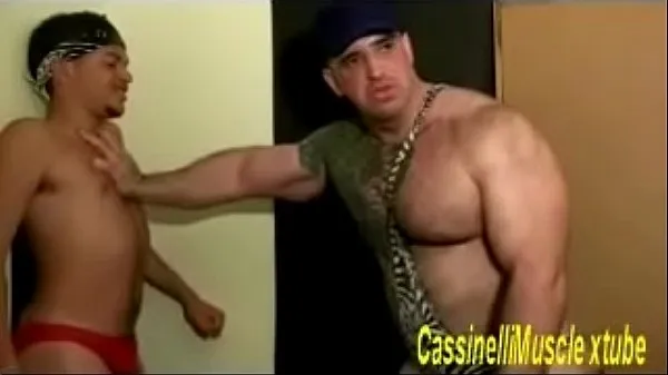 HD HUGE BODYBUILDER FUCKING A BLACK STUD celkem trubice