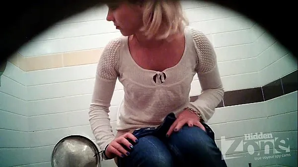 HD Successful voyeur video of the toilet. View from the two cameras total Tube
