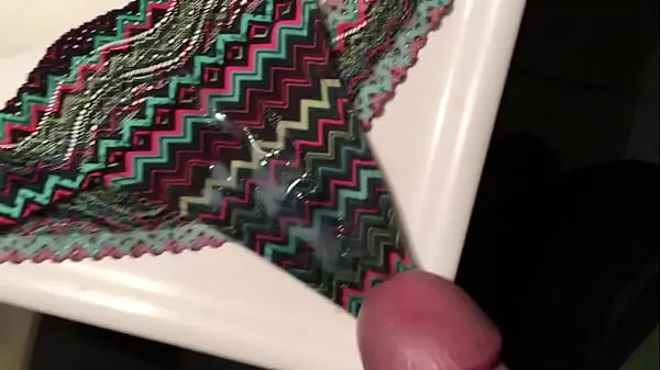 HD Cumshot on panties totale buis