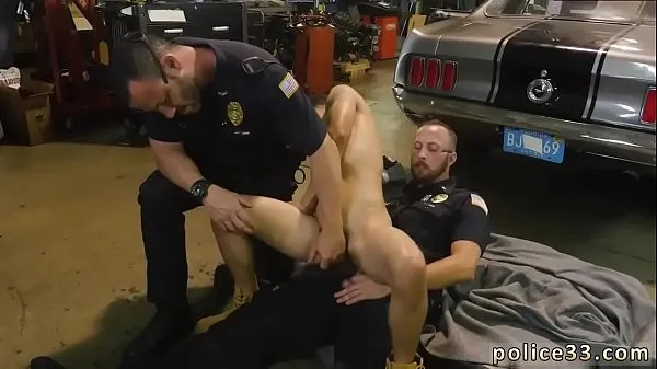 高清Gay cop gives blow jobs first time Get humped by the police总管