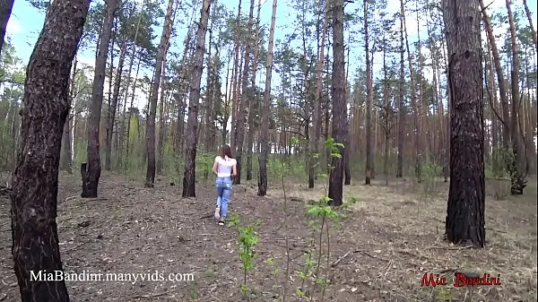 HD Follada pública al aire libre para Mia en forma en el bosque. Mía Bandini tubo total