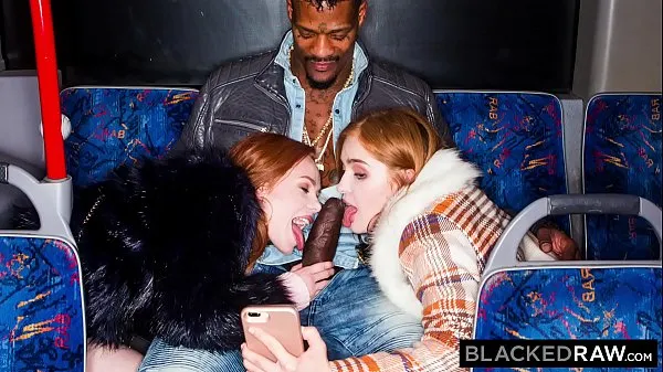 HD BLACKEDRAW Deux beautés baisent une bbc géante dans un bus Tube total