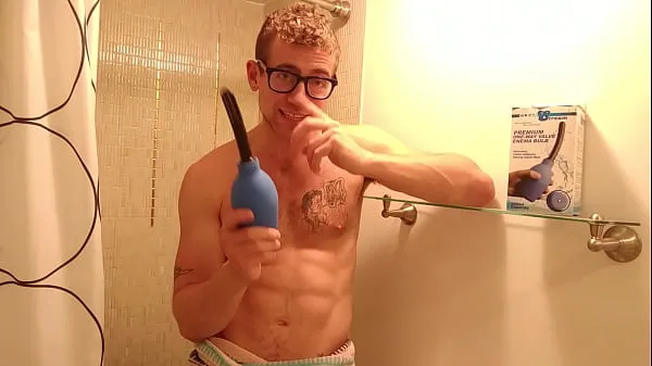 HD Anal Douching using Gay Anal Cleaning Spray إجمالي الأنبوب