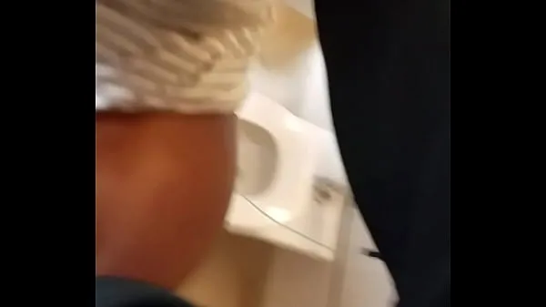 HD Moliendo esta polla en el baño del hospital tubo total