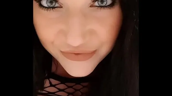 HD harmony reigns talks directly to you her eyes are sexy blue and mesmerizing listen to her carefully and get lost in her face totalt rör