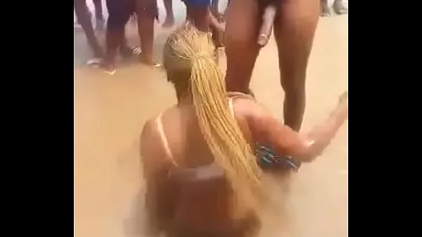 HD Liberian cracked head give blowjob at the beach teljes cső