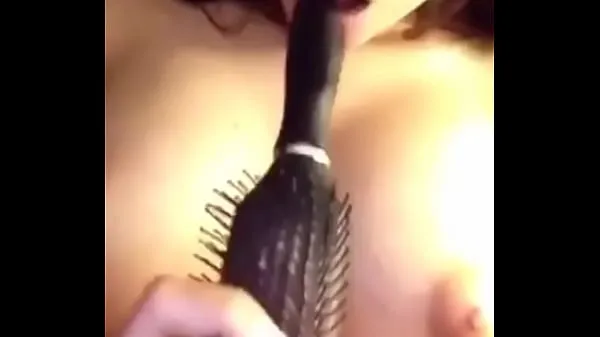 एचडी Girl sucking a comb कुल ट्यूब