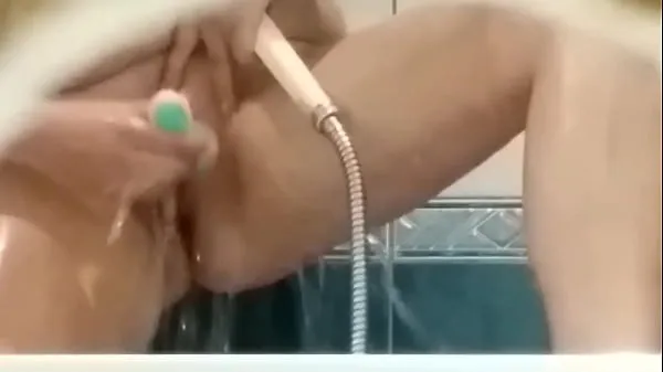 HD voyeur shaved girl in the shower إجمالي الأنبوب