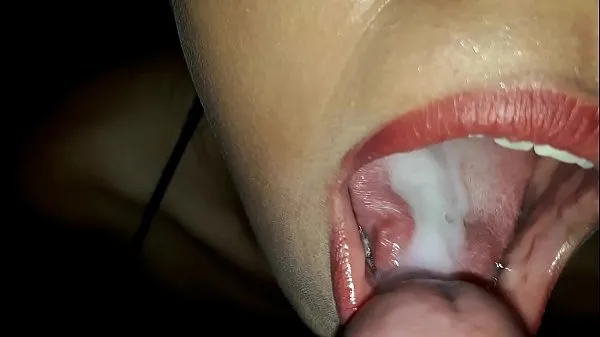 HD Succhiare il cazzo con una grande fuoriuscita di sperma nella bocca di Susy tubo totale