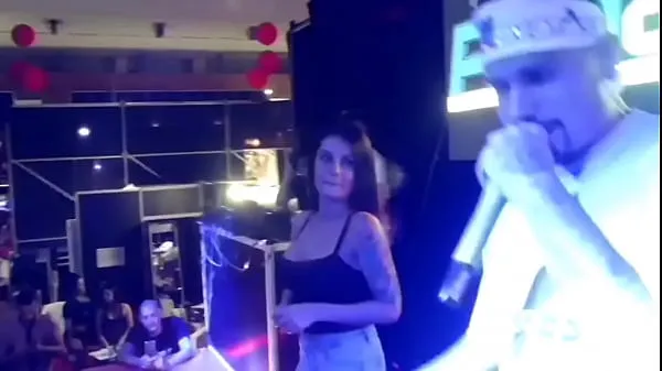 HD Cantora de hip hop transando com a dançarina tubo total