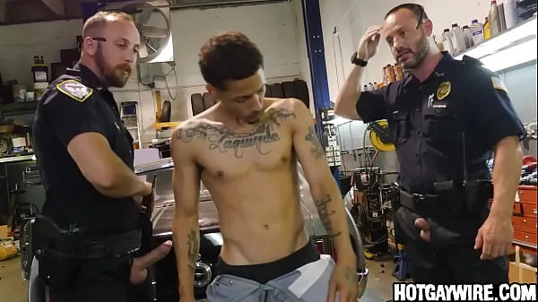 HD Two horny cops fucking a thug (part 2 totale buis