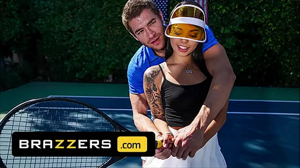 HD Xander Corvus) Massages (Gina Valentinas) Foot To Ease Her Pain They End Up Fucking - Brazzers toplam Tüp