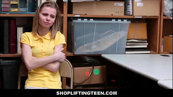 HD ShopliftingTeen - Симпатичная худенькая блондинка крадет в магазине молодую женщину, трахнутую офицером - Catarina Petrov всего видео