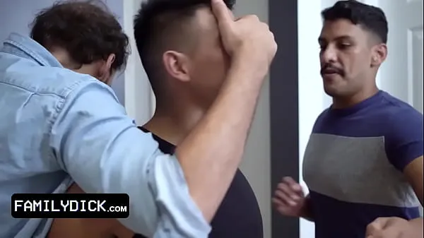 高清Two Perv Latinos Their Hot And Pin Him Against The Wall While Drilling His Tight Hole - FamilyDick总管