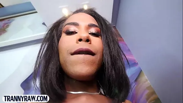 HD Seios grandes, travesti brasileiro gostoso adora chupar pau e pegá-lo por trás tubo total