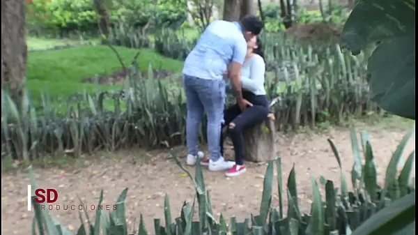 HD SPYING ON A COUPLE IN THE PUBLIC PARK συνολικός σωλήνας