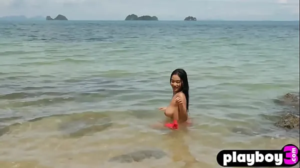 HD Das süße Model Kahlisa entblößte ihren perfekten asiatischen Körper und posierte nach einer perfekten Striptease-Action völlig nackt insgesamt Tube