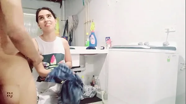 Tổng số HD while my stepsister washes the clothes she sees how I touch myself and helps me Ống