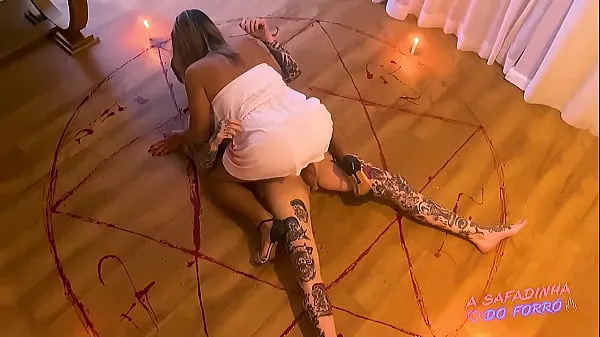 HD Ritual de Halloween: Invocando a la diosa trans de las putas - Halloween tubo total