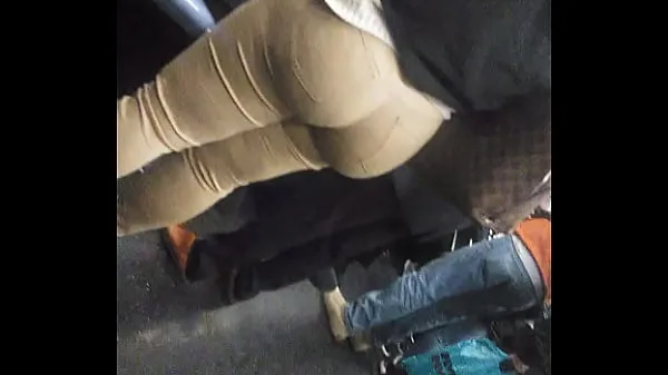 HD Bunda de bolha grossa no trem em Nova York tubo total