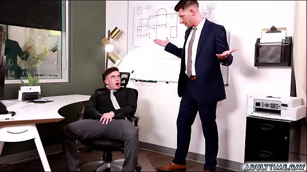 HD Trevor Brooks got office anal fuck with his boss Jordan Starr. Trevor is In the office, he soon notices that he's the only one around, he pulling his cock Starr, happens by and catches him całkowity kanał