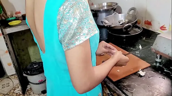 HD Desi Bhabhi estaba trabajando en la cocina cuando su esposo vino y se la folló tubo total