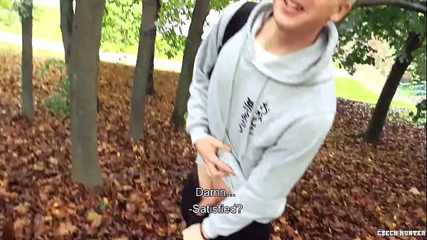 HD Twink Blonde auf dem Heimweg, als er auf einen Typen trifft, der will, dass sein Schwanz gefickt und gleichzeitig bezahlt wird - BigStr insgesamt Tube