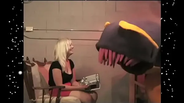 HD La Vore Girl News 8/19/14 - Lacey Wilde & Lilly Von Monster total Tabung