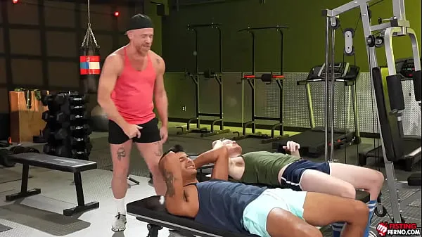 HD Apollo and Logan fisting after workout إجمالي الأنبوب