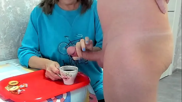 HD La nonna MILF beve caffè con sperma tabù, grosso cazzo carico enorme tubo totale