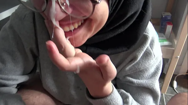 HD A Muslim girl is disturbed when she sees her teachers big French cock totalt rør