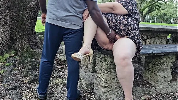 HD Big ass Pawg hijab Muslim Milf pissing outdoor in the park and getting pussy fingered by stranger συνολικός σωλήνας