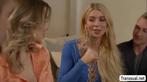 HD La chaude Tbabe Gracie Jane et son amie décident d'échanger leurs petits amis. Elle commence à embrasser le petit ami de son amie et elle suce ensuite sa grosse bite avec passion. En retour, le mec lui mouille le cul et il le baise ensuite si profondément Tube total