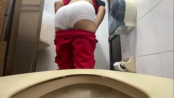 HD Camera catches nurse pissing in public bathroom (lycra insgesamt Tube