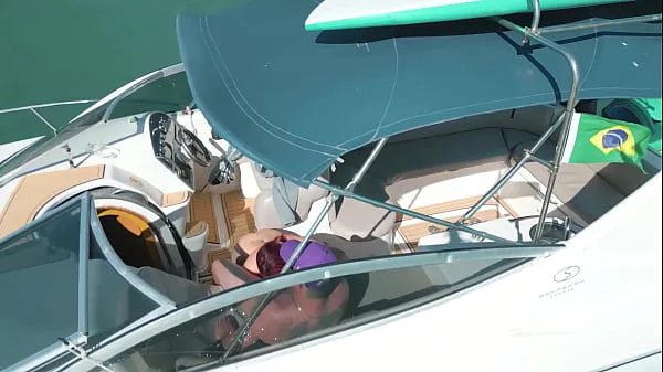 HD Drone captures couple having sex on a speedboat at sea totale buis