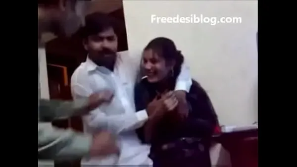 HD Pakistani Desi girl and boy enjoy in hostel room teljes cső